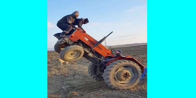 ŞAHA KALKAN TRAKTÖR 2 KİŞİYİ ÜZERİNDEN FIRLATTI