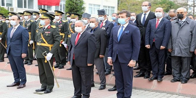 CUMHURİYET BAYRAMI KUTLAMALARI ÇELENK TÖRENİ İLE BAŞLADI