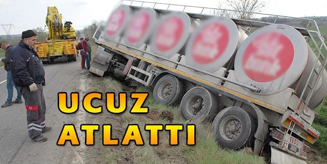YOLDAN ÇIKAN SÜT TANKERİ ŞARAMPOLE DÜŞTÜ