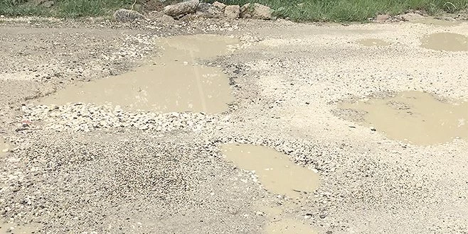 ÇUKUR YOLLAR GEÇİT VERMİYOR