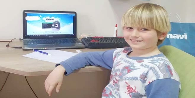 SÜLEYMANPAŞALI ÇOCUKLAR UZAKTAN EĞİTİMLE KENDİLERİNİ GELİŞTİRİYOR