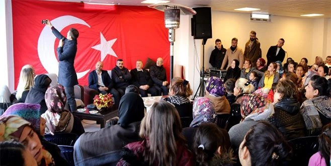 YAPTIKLARINI YAPACAKLARINI ANLATIYOR