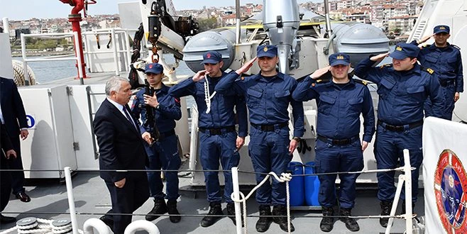 VALİ YILDIRIM TCSG88 GEMİSİNİ ZİYARET ETTİ