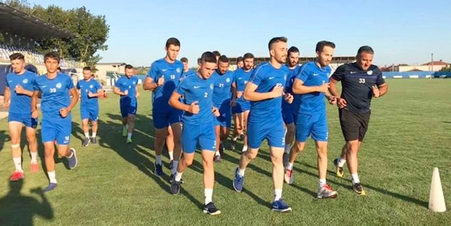 ŞAMPİYON ERGENE VELİMEŞESPOR SAHAYA İNDİ