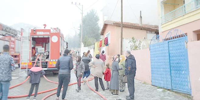 YANGIN ÇIKTI SOSYAL MESAFE UNUTULDU