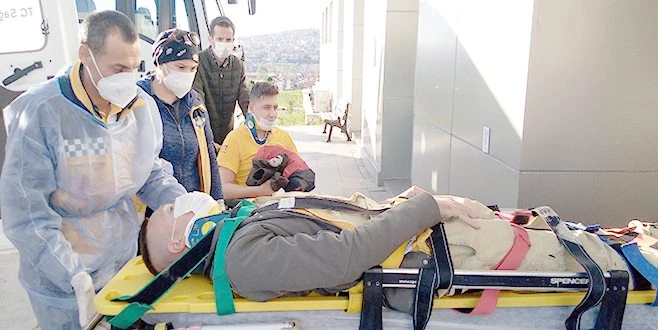 YANGIN İHBARINA GİDEN ARAZÖZ DEVRİLDİ: 4 YARALI