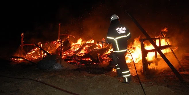 ÇÖP YAKAYIM DERKEN EVİNİ YAKTI