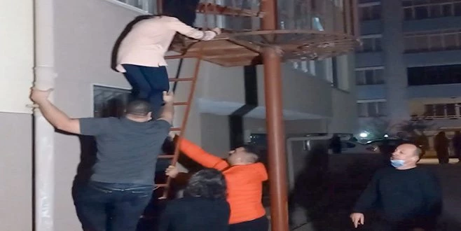 YANGIN MERDİVENİNİN KİLİTLİ OLDUĞU BİNADA CAN PAZARI