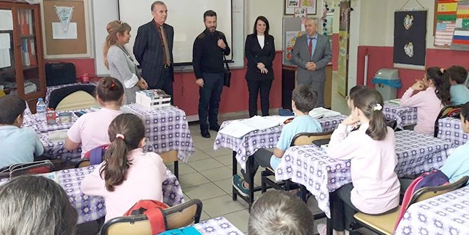 YAZARLAR ÖĞRENCİLERLE BULUŞUYOR 