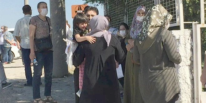 KİMİ KİMLİĞİNİ UNUTTU, KİMİSİNİ KÜÇÜK KIZI SINAVA BIRAKMADI