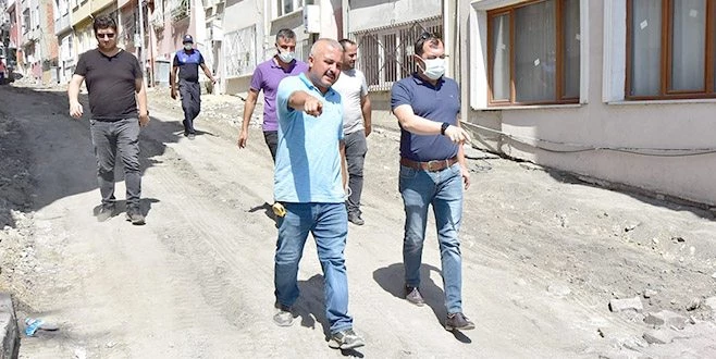 YOL ÇALIŞMALARI HIZ KESMEDEN SÜRÜYOR