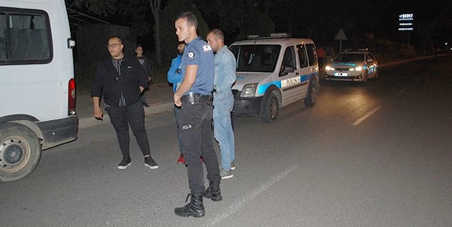 ALKOLLÜ SÜRÜCÜ YAYA KALDIRIMINA ÇIKTI