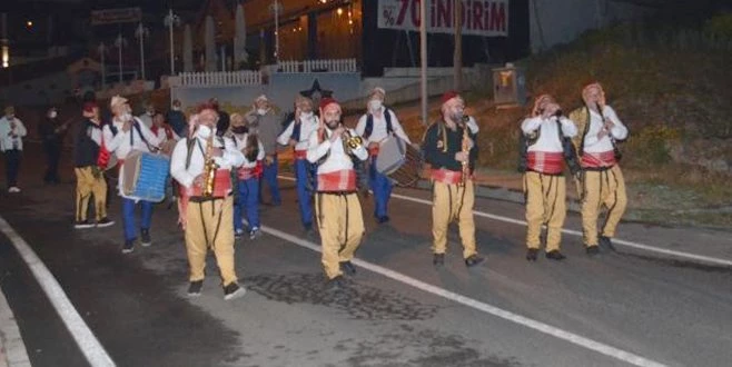 70 KİŞİLİK BANDO TAKIMI SAHUR İÇİN SOKAKLARA İNDİ