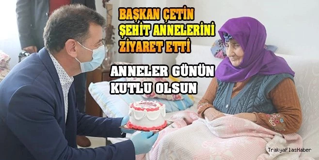 ANNELER GÜNÜ`NDE KENDİ ELLERİYLE PASTA GÖTÜRDÜ