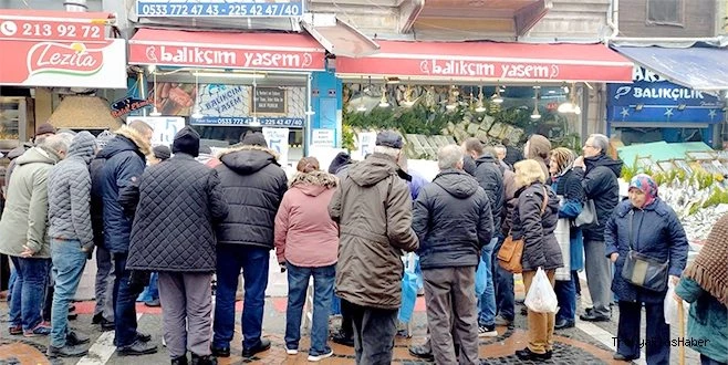 BEŞ LİRALIK HAMSİ İZDİHAMI