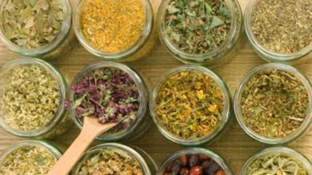 Bilinçsiz Kullanılan Bitkisel Ürünler Sağlığı Tehdit Ediyor