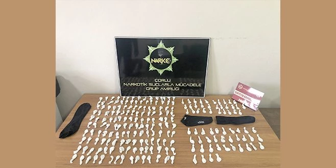 ÇORAPLARA GİZLENMİŞ UYUŞTURUCU MADDE BULUNDU