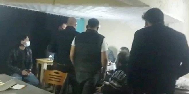DÜKKANDA OYUN OYNARKEN YAKALANAN 12 KİŞİYE 49 BİN TL CEZA 