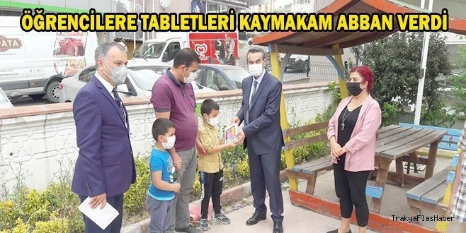 ENGELLİ VATANDAŞLARIN ÖĞRENCİLERİ TABLETLERİNE KAVUŞUYOR