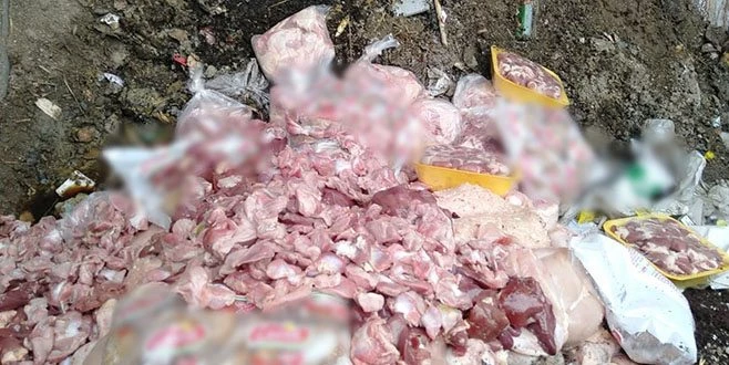 PAZAR YERİNDE AÇIK SATILAN 85 KİLO ÇİĞ ET İMHA EDİLDİ 