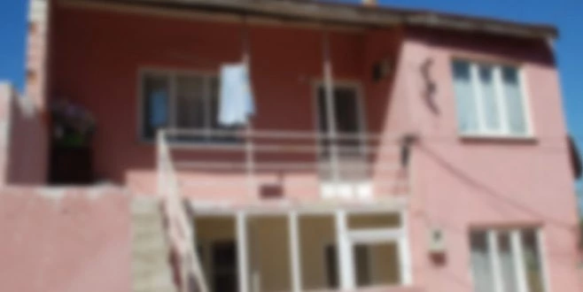 DÜĞÜNE HAZIRLANAN GELİNİN 60 BİN LİRALIK NİŞAN TAKILARINI ÇALDILAR