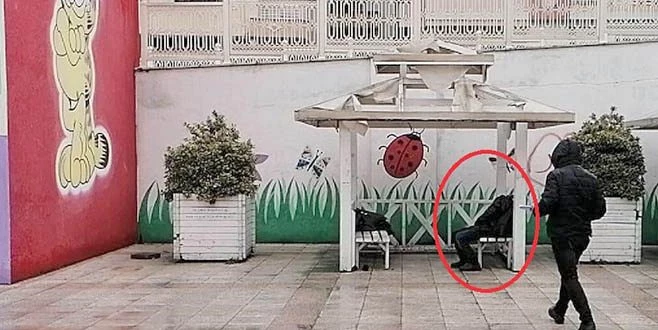 ÇOCUK PARKINDAKİ KAMELYADA ÖLÜ BULUNDU