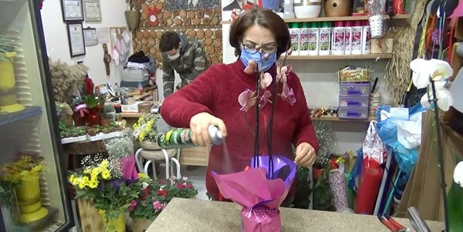 ÇİÇEKÇİLER TAM GÜN MESAİ YAPTI