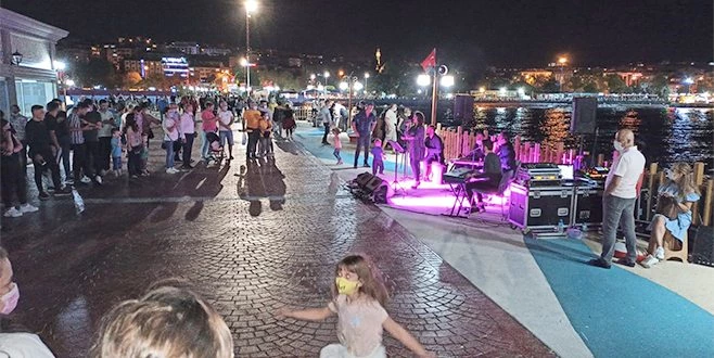 RUMELİ İSKELESİ SOKAK MÜZİĞİ İLE COŞTU