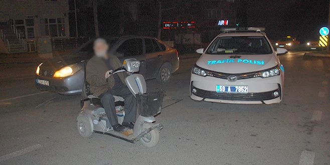 MALKARA?DA MOTOSİKLET DEHŞETİ: ESKİ AK PARTİ İLÇE BAŞKANINA ÇARPIP KAÇTI