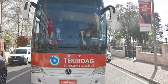 BÜYÜKŞEHİR VATANDAŞLARA ARAÇ KONVOYU İLE 23 NİSAN COŞKUSUNU YAŞATTI