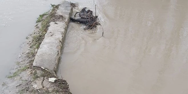 DEBİSİ YÜKSELEN DEREYE DÜŞÜP BOĞULDU