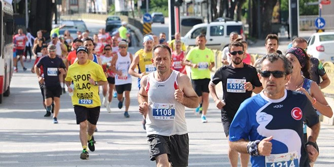 SINIRSIZ DOSTLUK YARI MARATONU RENKLİ GÖRÜNTÜLERLE SON BULDU