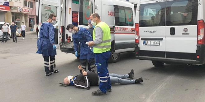 GERİ GİDEN MİNİBÜS ÇARPTIĞI YAYAYI HASTANELİK ETTİ