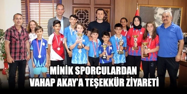 MİNİK SPORCULARDAN VAHAP AKAY?A TEŞEKKÜR ZİYARETİ