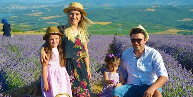  İSTANBULLULAR, TEKİRDAĞ`DAKİ MOR TARLALARA AKIN ETTİ