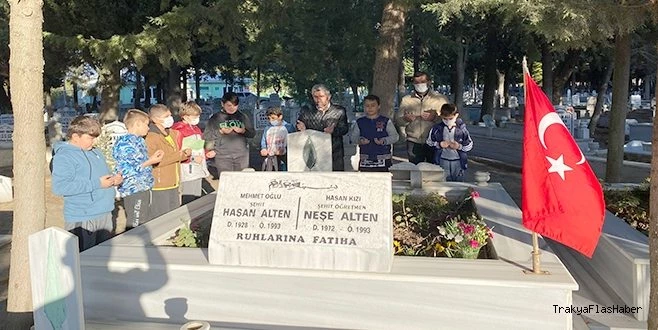 ÖĞRENCİLERDEN ŞEHİT ÖĞRETMENE VEFA