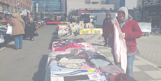 ŞİDDETLİ YAĞMURDA PAZAR ALANI SULAR ALTINDA KALDI