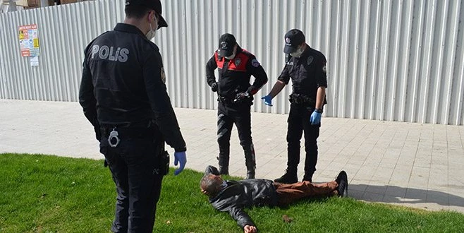 YAŞLI ADAM POLİSİ ÇİLEDEN ÇIKARDI, DÖNÜP DOLAŞIP AYNI YERE GELDİ