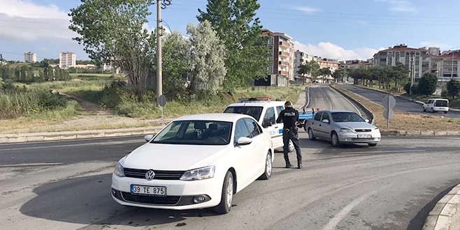  HIRSIZLIK İHBARINA GİDEN POLİSLER KAZA GEÇİRDİ