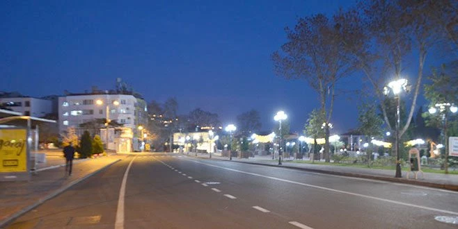 EMNİYET EKİPLERİ SOKAKTA KUŞ UÇURTMADI