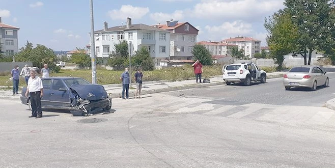 SARAY`DA TRAFİK KAZASI:6 YARALI