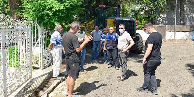 BAZI MAHALLELER ASFALTLA TANIŞIYOR