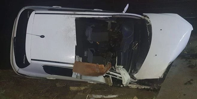 OTOMOBİL SU KANALINA UÇTU: 2 ÖLÜ