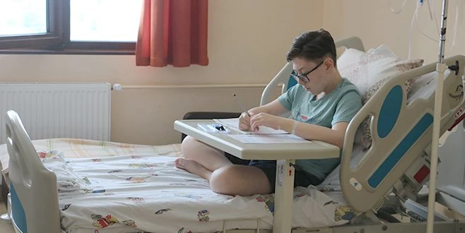  HASTANEDE AMELİYAT OLUP, LGS SINAVINA GİRDİ