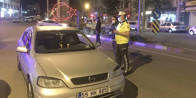  TRAFİK POLİSİNDEN MASKE TEYAKKUZU