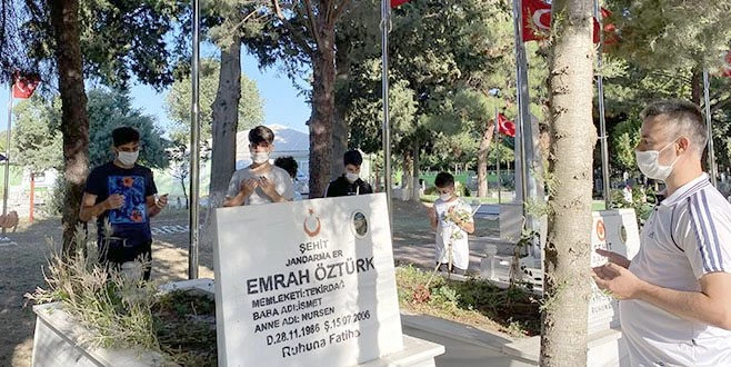 ŞARKÖY`LÜ GENÇLER ŞEHİTLERİMİZİ YAD ETTİ