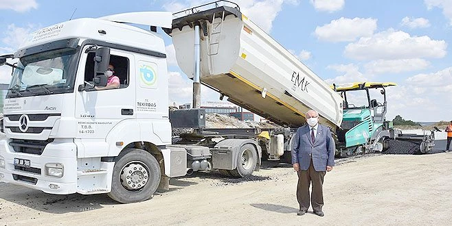 BÜYÜKŞEHİR, ŞEHİR HASTANESİ`NİN YOLLARINI HIZLA TAMAMLIYOR