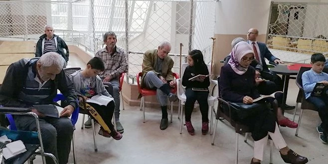 BU ÖĞRENCİLERE HER YER OKUMA SALONU