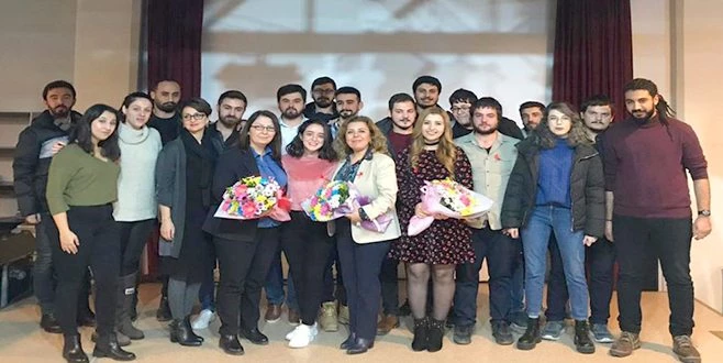 TIP ÖĞRENCİLERİNDEN  AIDS SEMPOZYUMU