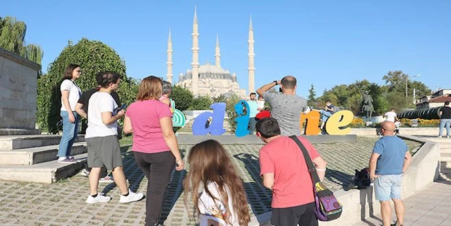 EDİRNE?YE AİLELERİYLE BİRLİKTE GELEN ÖĞRENCİLER YOĞUNLUK OLUŞTURDU